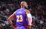 开云体育官网-未来成谜！詹姆斯还会继续征战NBA吗？他会接受多大幅度的降薪？